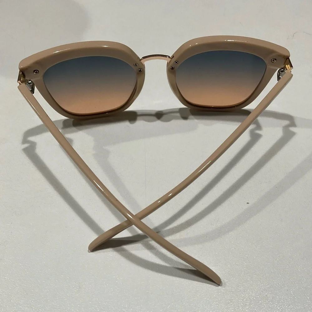 🍏🍏 Tahari Brown Ombré Beige/Gold Frame Sunglasses, 5 3/8 W, 2 1/8 D